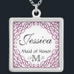 Halsband för anpassningsbarpersonligmaid of honor<br><div class="desc">Ändra datera, ändra stilsorten, om du gillar ett annat bättre och väljer därefter ditt virvlar runt färg, genom att ändra bakgrundsfärgen, och du har en enorma brudens sidagåva eller gifta sigsmycken! Ett calligraphic virvlar runt bakgrundsramar ditt namn, placerar brudens sida och din monogram. Att ändra den enkelt valda virvla runtfärgen...</div>