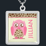 Halsband för girafftryck- & rosaugglapersonlig<br><div class="desc">Ett halsband som presenterar en illustration av ett girafftryck och en rosauggla.  Matcha gränsen på bästa.  Personifiera med ditt namn på höger i rosor.  Sök efter att matcha objekt på Jills Paperie.</div>