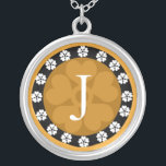 Halsband för hänge för Monogrambrev J<br><div class="desc">Visa din pride i din initialer som ha på sig ett monogrambrevhänge. Det initiala silverhänget gör också en minnesvärd gåva för något speciellt tillfälle för det viktiga folket av ditt liv.</div>