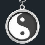 Halsband för hänge för silverYin Yang symbol<br><div class="desc">Balansera energi,  och brafeng-shui är med dig,  wherever du går med denna gåva av halsbandet för hänget för det silveryinyang symbolet.</div>