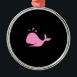 Halsband för havGlow_Pink-on-Black val Julgransprydnad Metall<br><div class="desc">Dekorera ditt helgdagträd med ett slå havglöd, maritima symboler, prydnad för jul för rosa-på-svart valdesign högvärdig. Eller ha på sig den något liknande ett halsband. Ingen fluke! Det är fullständigt anpassadet, för. Du kan ändra formatet, placerar, färgar, och, numrera av rosa val, tillsammans med bakgrundsfärgen. Plusen tillfogar dina egna text...</div>