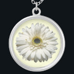 Halsband för vitGerberadaisy<br><div class="desc">Ett halsband som presenterar ett slut avbildar upp,  av en gerberadaisy.</div>