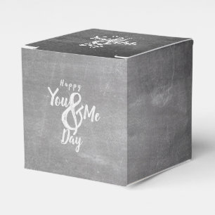 Hälsning årsdag i krita presentaskar