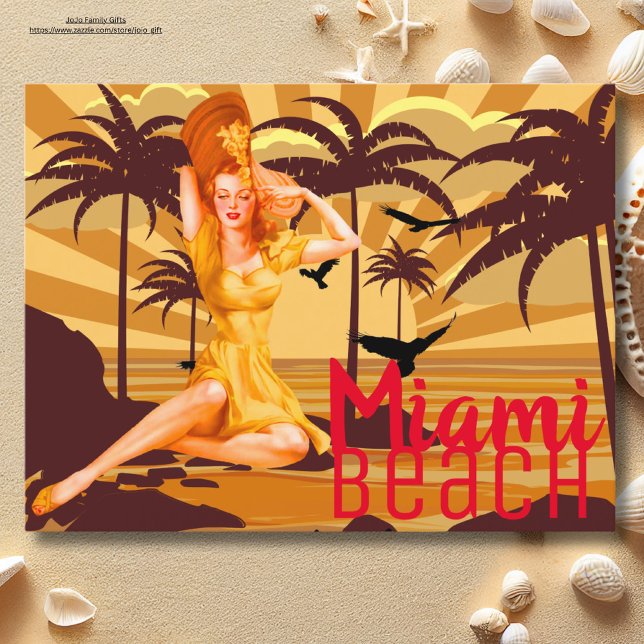 Hälsning från Miami Beach vacker vintage Vykort (Trendy Miami sunsets beach with beautiful lady.)