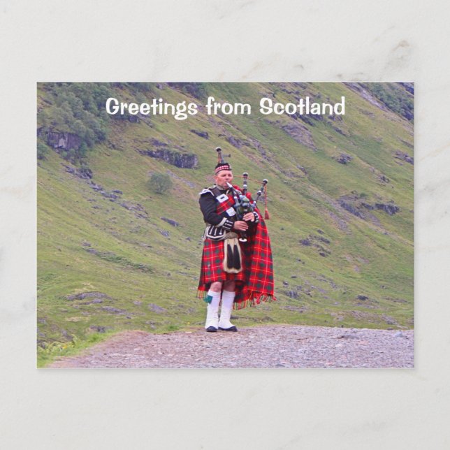 Hälsning från Skottland: Lone Scottish bagpiper Vykort (Framsida)
