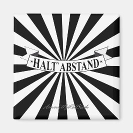 HALT ABSTAND mit Humor - Schwarz auf Weiß Magnet