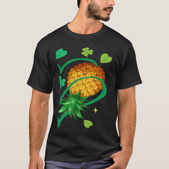 Halv Höger Heart uppåt och nedåt ananas Shamrock S T Shirt (Framsida)