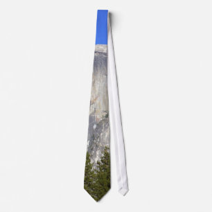 Halv kupol i underbart berg för Yosemite Slips