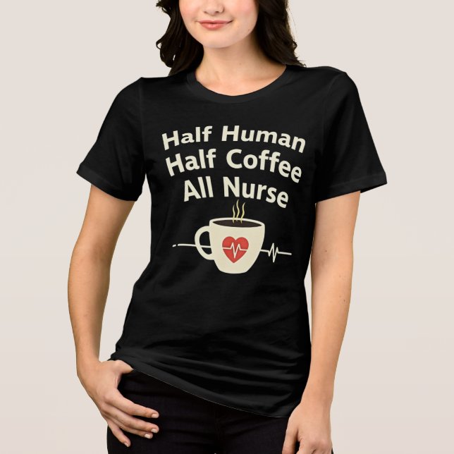Halv människa, halv kaffe, all sjuksköterska t shirt (Framsida)