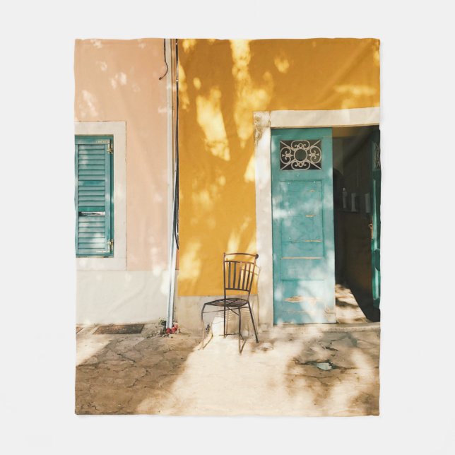 Halv öppen grönt huvuddörr av trä fleecefilt (Framsidan)