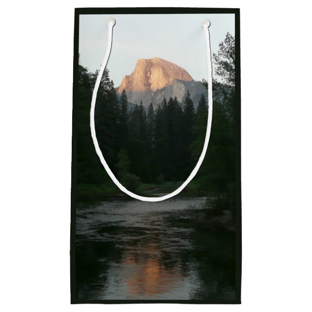 Halva Dome Sunset i Yosemite National Park (Framsidan)