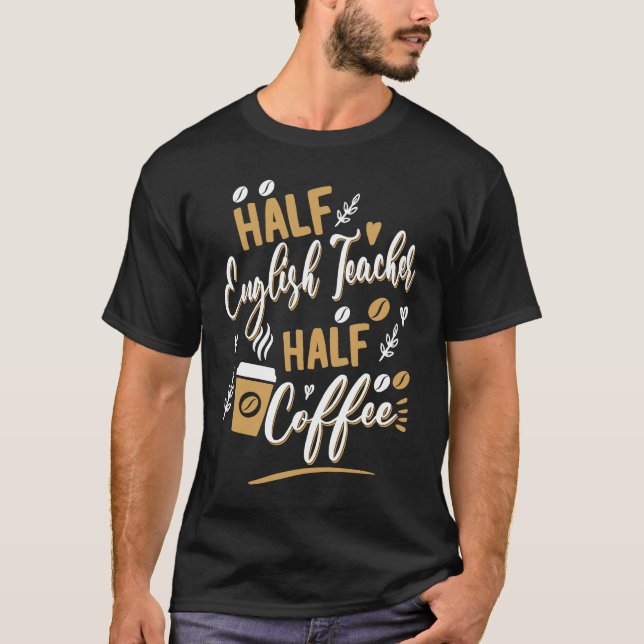 Halvengelsk lärare, halv kaffedrickare, Barista E T Shirt (Framsida)