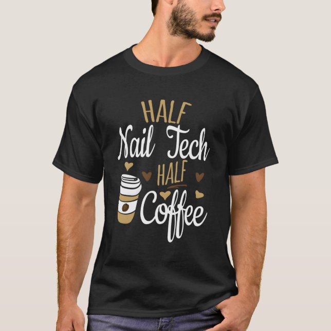 Halvkaffe, halv Nagel Tech T Shirt (Framsida)
