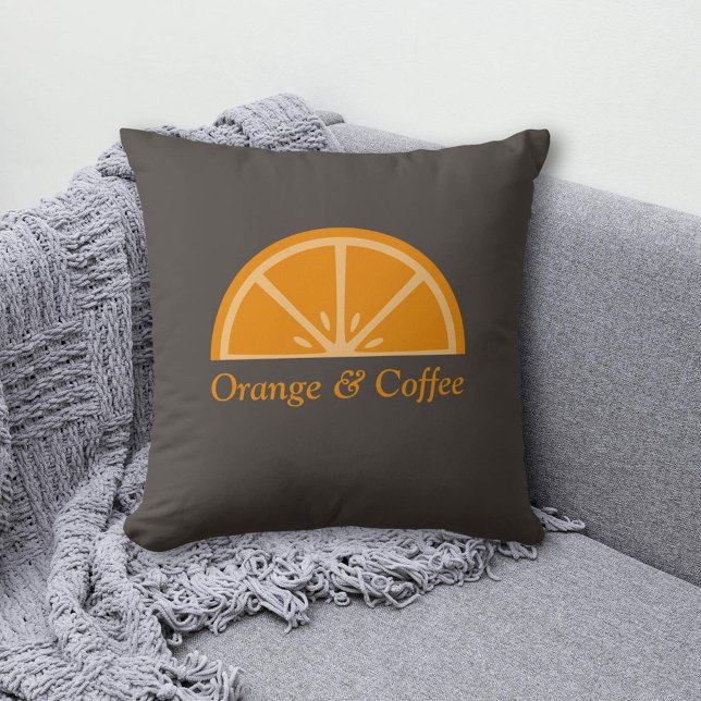 Halvsegment i orangen kudde (Orange Half-Slice Pillow)