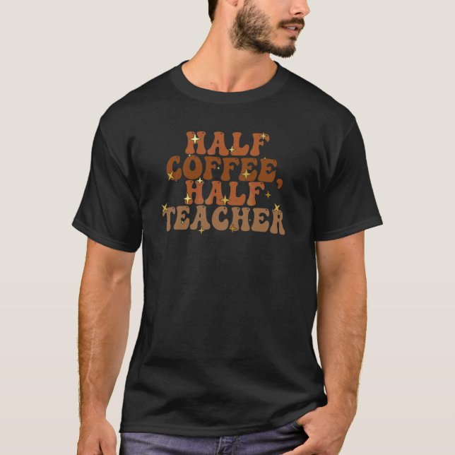 Halvt kaffe halvt lärare Lärare T Shirt (Framsida)