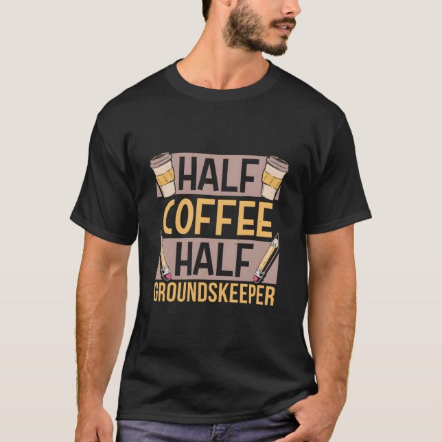 Halvt kaffe Halvt trädgårdsodlare Koffein Kaffeer T Shirt (Framsida)