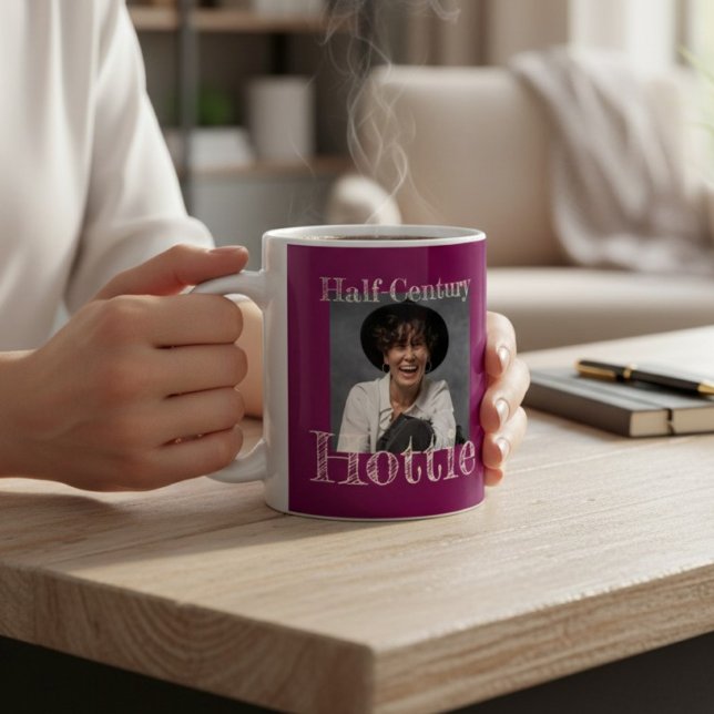 Halvt Sekels Hettis Burgunder Röd Text Design Kaffemugg (Skapare uppladdad)