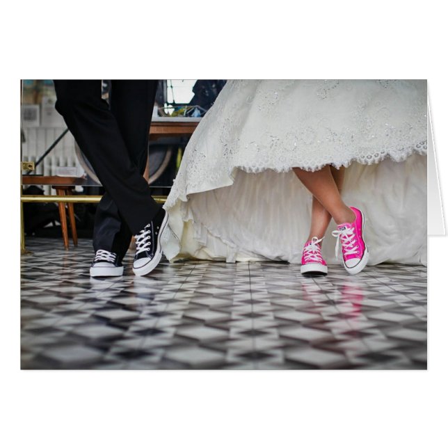 HAMbyWhiteGlove - Card - Bride & Groom in Sneakers Hälsningskort (Framsidan Horizontal)