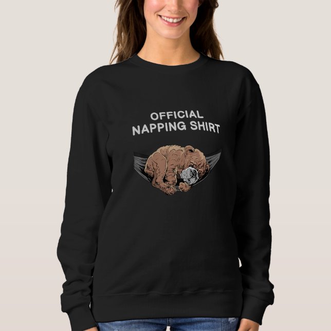 Hammock Sleeping Hund Bulldog Nap T Shirt (Framsida)