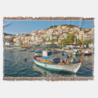 Hamn med fiskefartyg i Plomari, Lesvos, Grekland