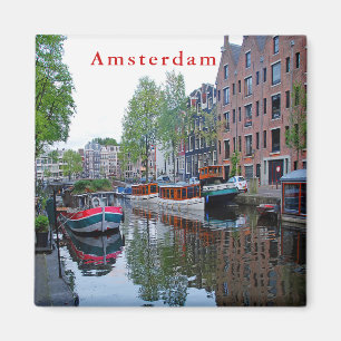 Hamn på kanalen i Amsterdam. Magnet