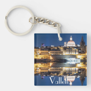 Hamnen i den gamla staden Valletta på natten