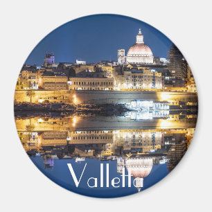 Hamnen i den gamla staden Valletta på natten Magnet