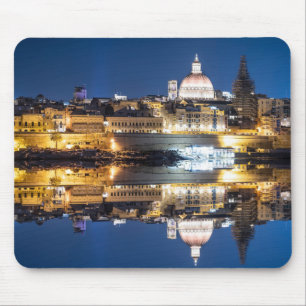 Hamnen i den gamla staden Valletta på natten Musmatta