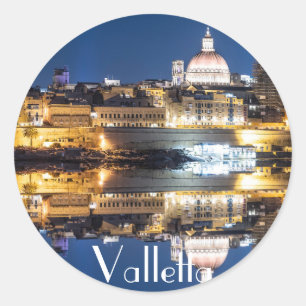 Hamnen i den gamla staden Valletta på natten Runt Klistermärke