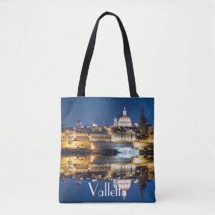 Hamnen i den gamla staden Valletta på natten Tygkasse