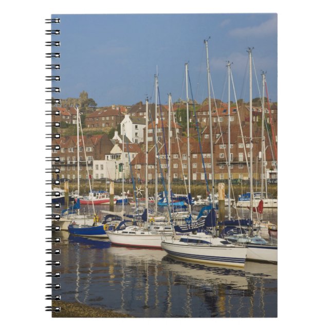 Hamnen, Whitby, North Yorkshire, England Anteckningsbok Med Spiral (Framsidan)