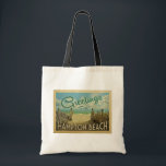 Hampton Beach Tote Bag Vintage resor Tygkasse<br><div class="desc">I den här vintagen från Hampton Beach finns en sandstrand med vackra turkoshavet vatten och över havet,  ett blå himmel med giftiga vita moln. I vintage resor stil.</div>