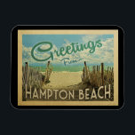 Hampton Beach Vintage resor Magnet<br><div class="desc">I den här vintagen från Hampton Beach finns en sandstrand med vackra turkoshavet vatten och över havet,  ett blå himmel med giftiga vita moln. I vintage resor stil.</div>