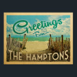 Hampton Beach Vintage resor Poster<br><div class="desc">I Hälsning från Hamptons vycard-vintage finns en sandstrand med en vacker turkoshav över vatten och över havet,  ett blå himmel med gigantiska vita moln. I vintage resor stil.</div>