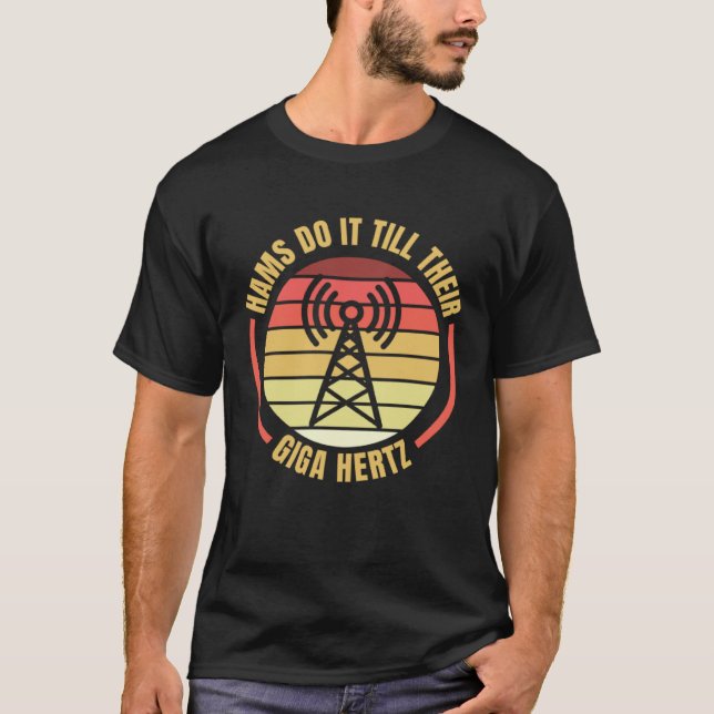 Hams Do It Till Their Giga Hertz Ham Radio Operato T Shirt (Framsida)