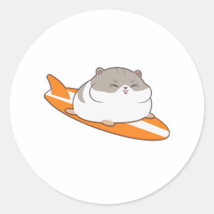 Hamster som Surfer med Surfboard Runt Klistermärke