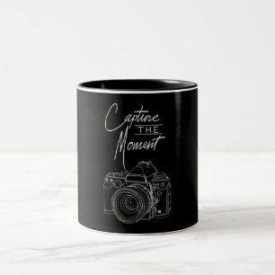 Hämta fotografifotograf för modern kamera. Två-Tonad mugg