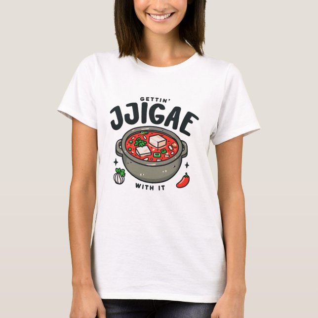 Hämta Jjigae med den koreanska Kimchi Stew T Shirt (Framsida)