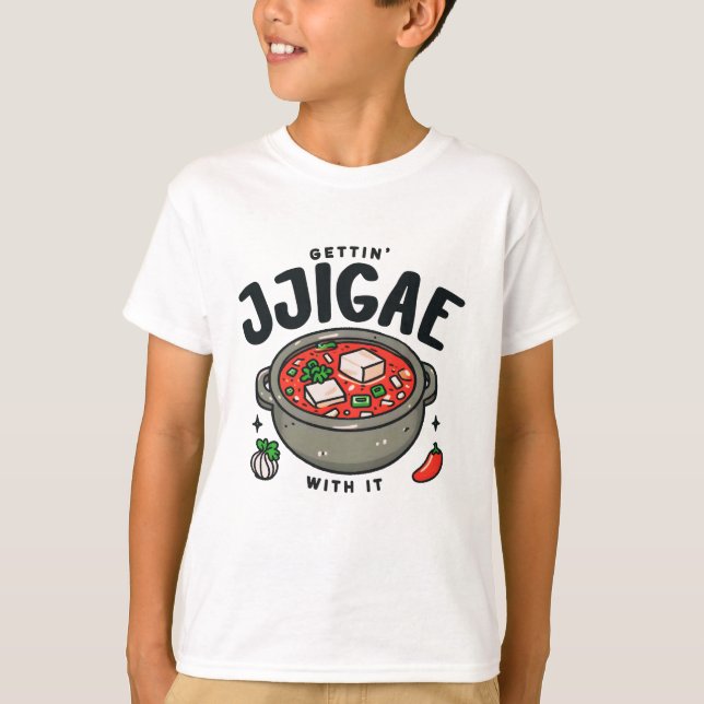 Hämta Jjigae med den koreanska Kimchi Stew T Shirt (Framsida)