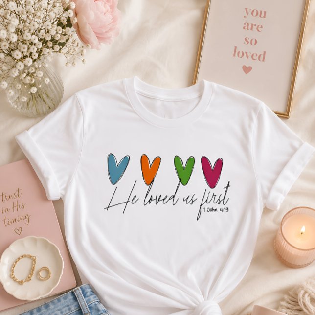 Han älskade oss först  t shirt (Skapare uppladdad)