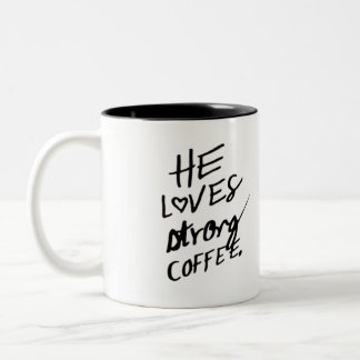 han älskar den starka kaffemuggen Två-Tonad mugg