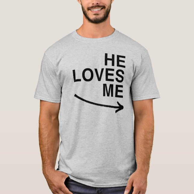 Han älskar mig (höger).png T-Shirt (Framsida)