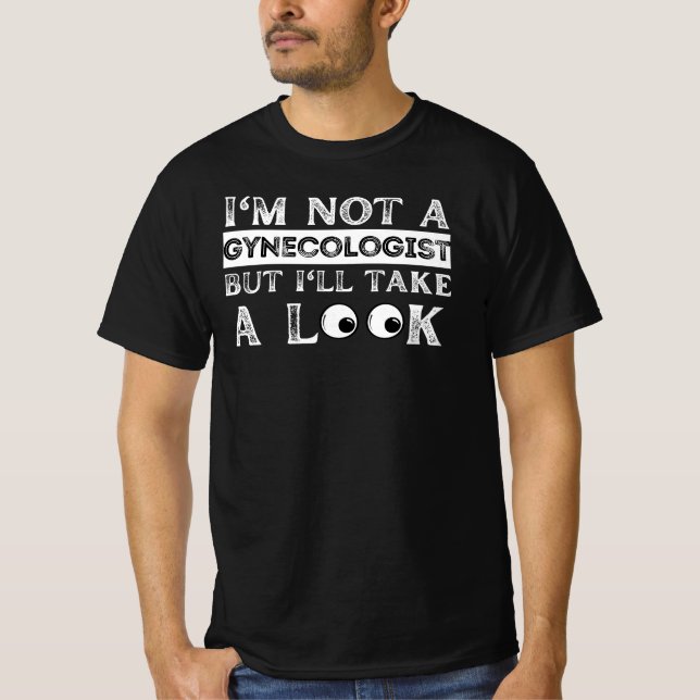 Han är ingen gynekolog, men hon ska se sig om t shirt (Framsida)