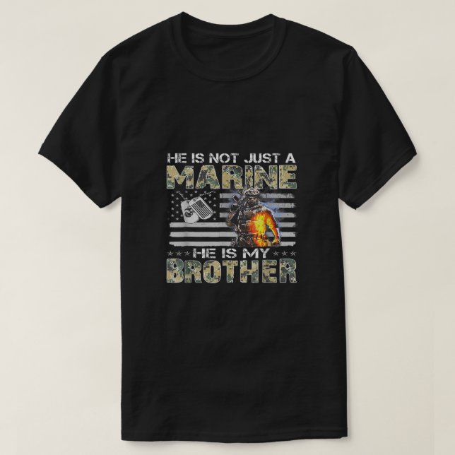 Han är inte bara en marinsoldat, han är min broder t shirt (Design framsida)