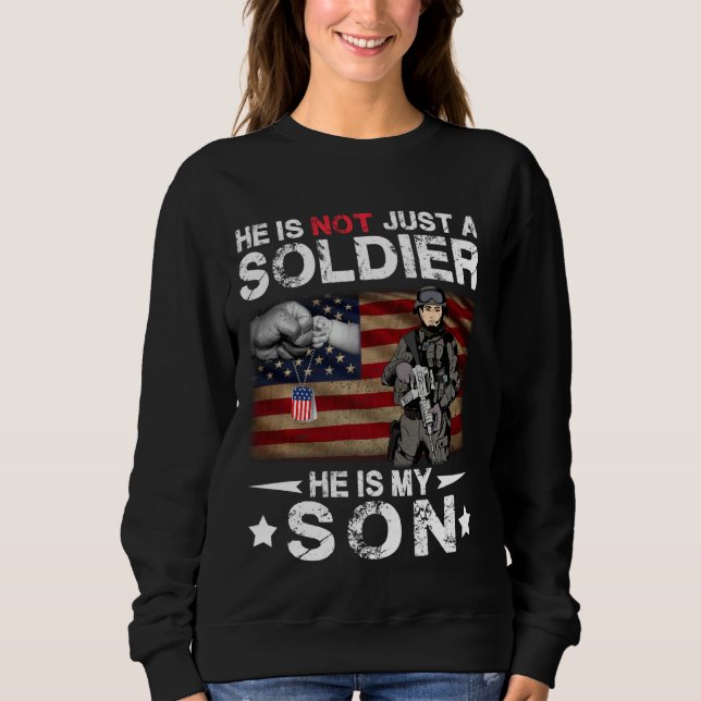 Han är inte bara en soldat han är min son t shirt (Framsida)
