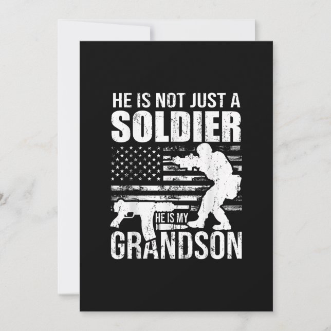 Han är inte bara en soldat, han är min sonson Mili Inbjudningar (Framsida)