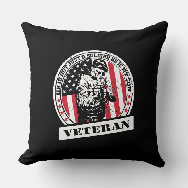 Han är inte bara soldat, han är min son-veteran kudde (Framsida)