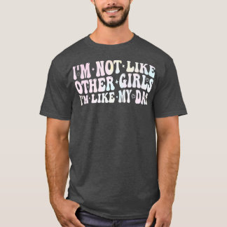 Han är inte som andra tjejer... som min pappa t shirt