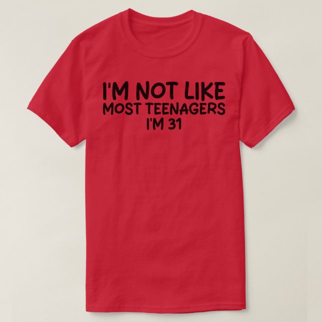 Han är inte som de flesta tonåringar. t shirt (Design framsida)