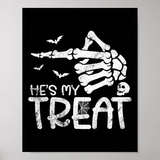 Han är min Beat Skeleton Hand Funny Halloween Cost Poster (Framsidan)